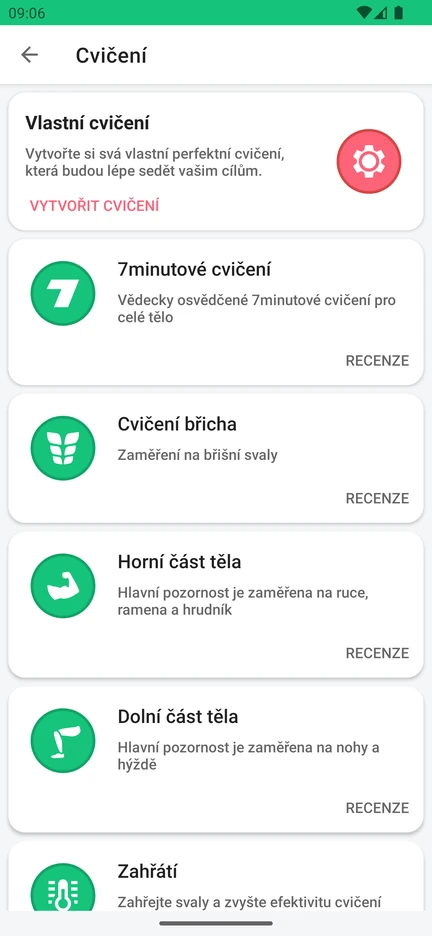 Výběr cvičení v aplikaci: Vlastní cvičení, 7minutové cvičení, Cvičení břicha, Horní část těla, Dolní část těla a Zahřátí.